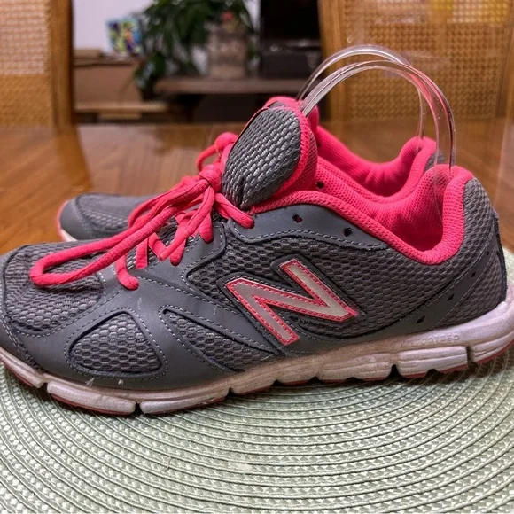 New Balance Gray and Pink Athletic Shoes 550v4 - Picture 5 of 8